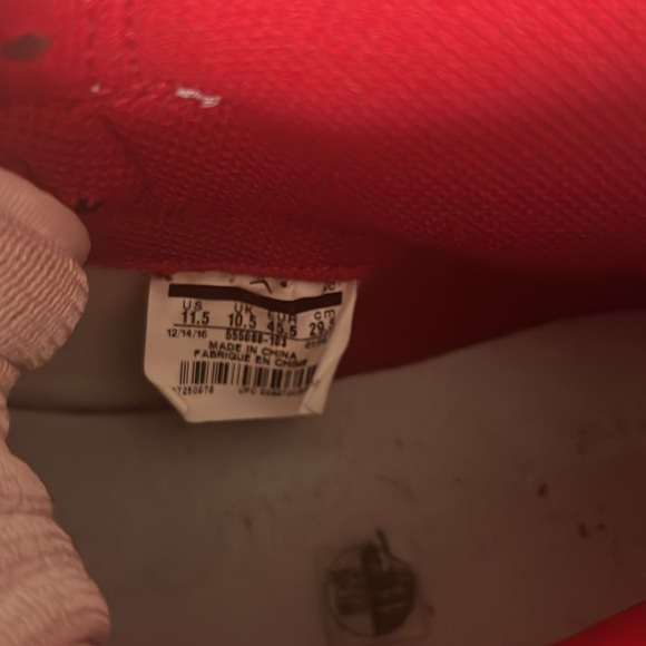 used mens Jordan 1 Retro red and white in great condition in men’s 11.5 no box - Picture 6 of 8